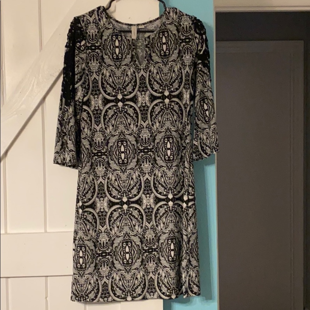 Midi patterned dress with sleeves